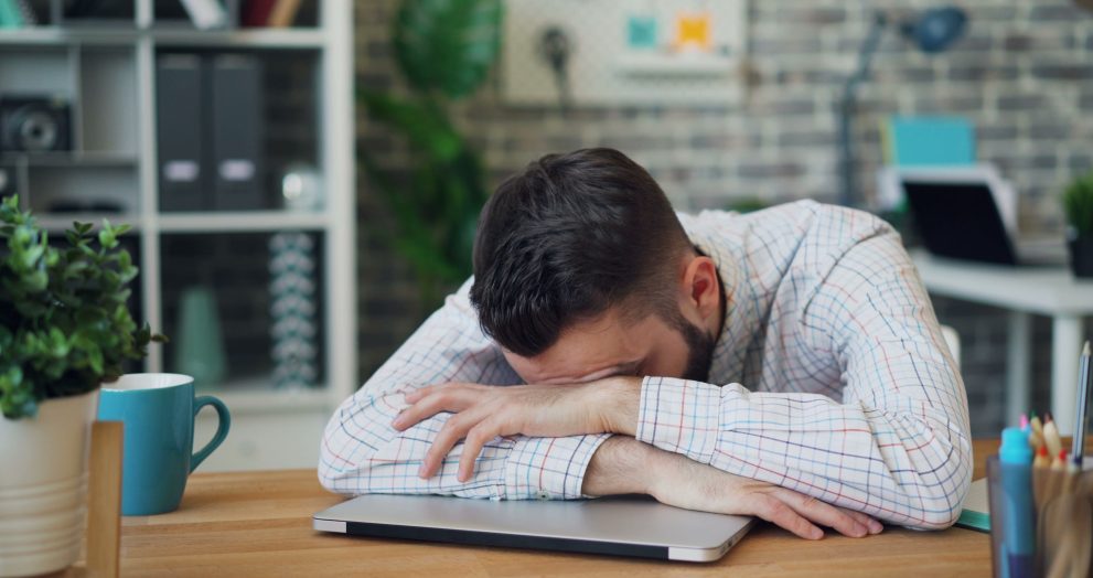 El debate sobre el absentismo pone el foco en las consecuencias, pero ¿qué lleva realmente a una persona a faltar al trabajo?