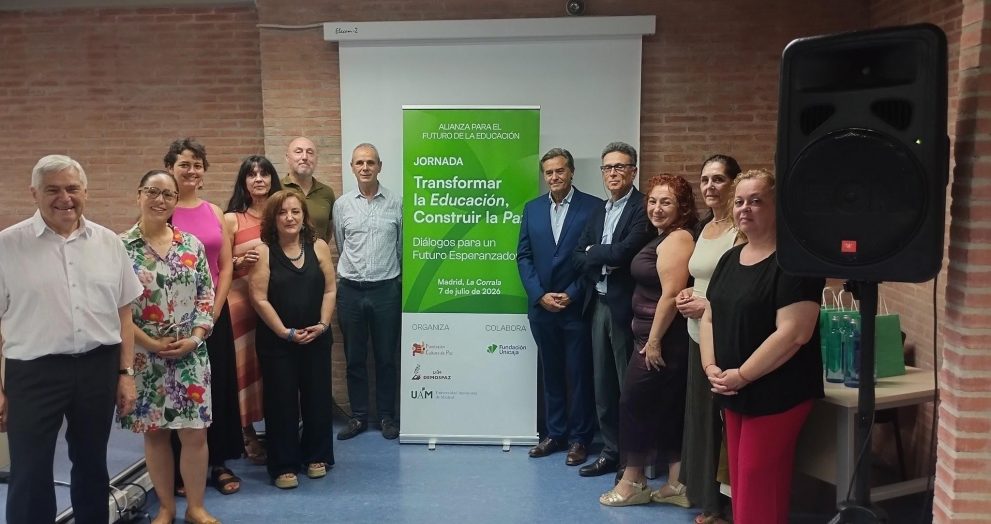 Expertos, profesorado y organizaciones de la sociedad civil reclaman "volver a lo esencial y tejer redes de cuidado" para transformar la educación del futuro