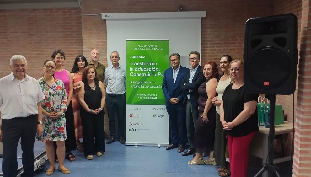 Expertos, profesorado y organizaciones de la sociedad civil reclaman "volver a lo esencial y tejer redes de cuidado" para transformar la educación del futuro