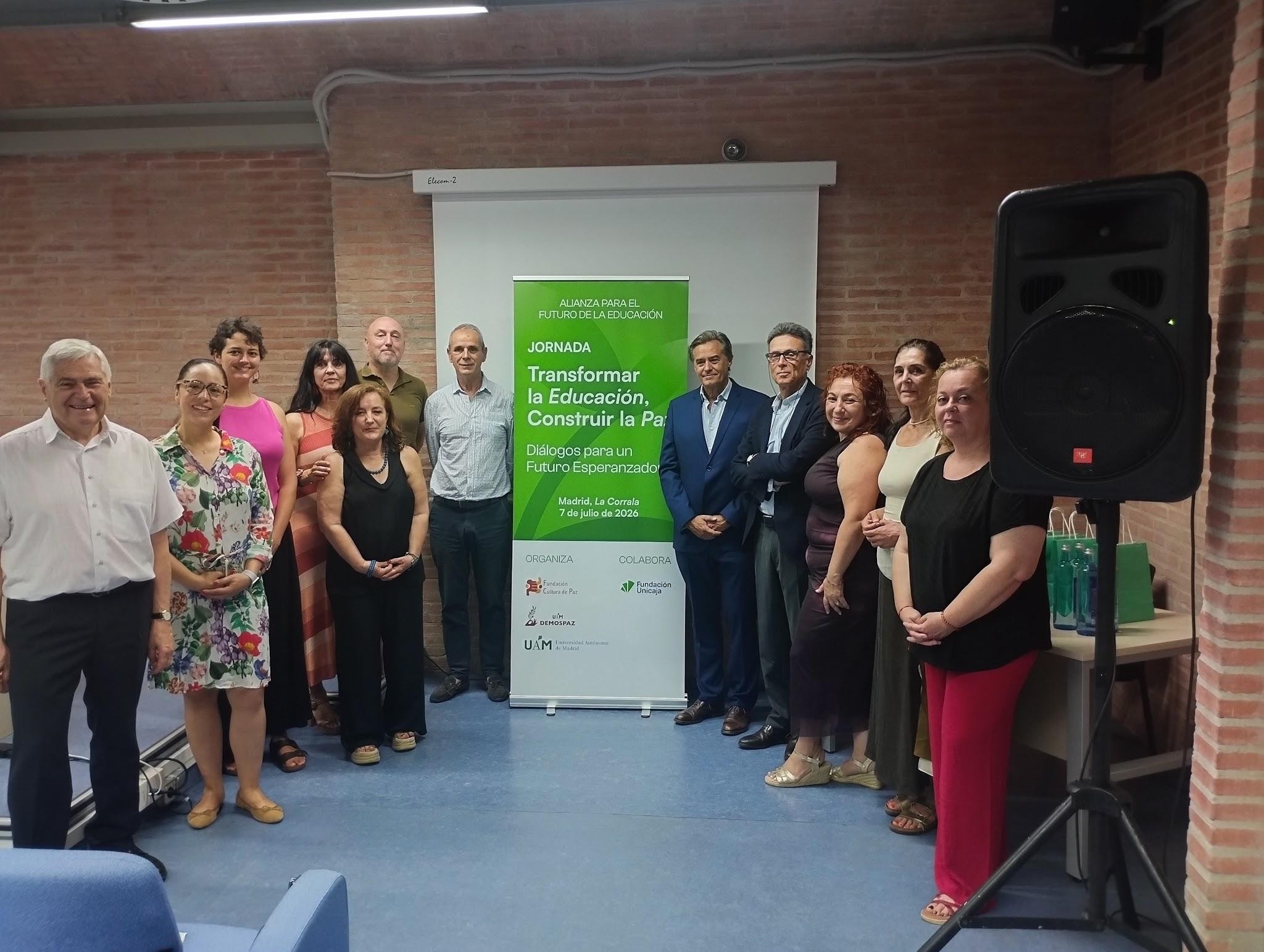Expertos, profesorado y organizaciones de la sociedad civil reclaman "volver a lo esencial y tejer redes de cuidado" para transformar la educación del futuro