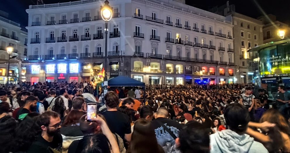 Ellos por dinero, nosotras por amor
