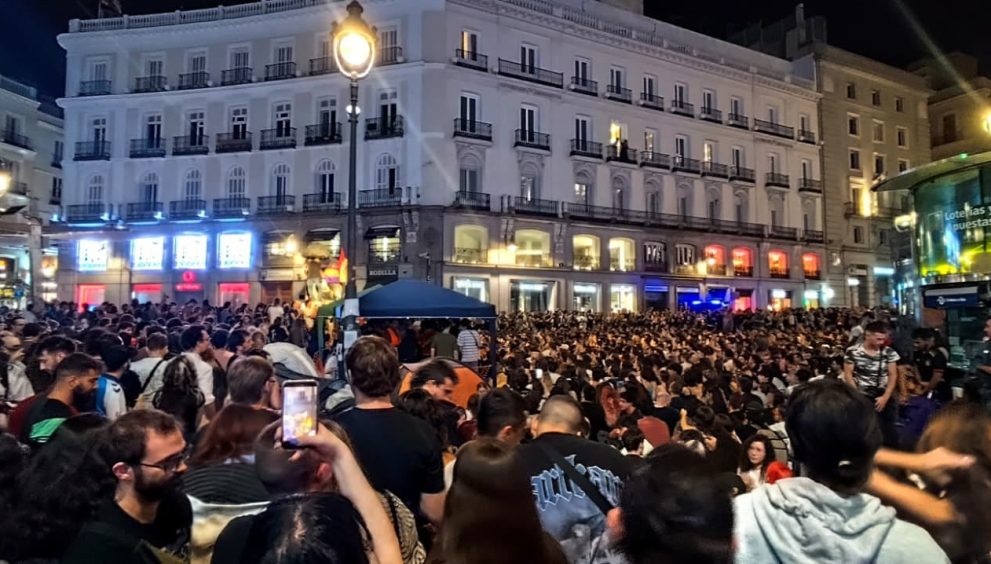Ellos por dinero, nosotras por amor