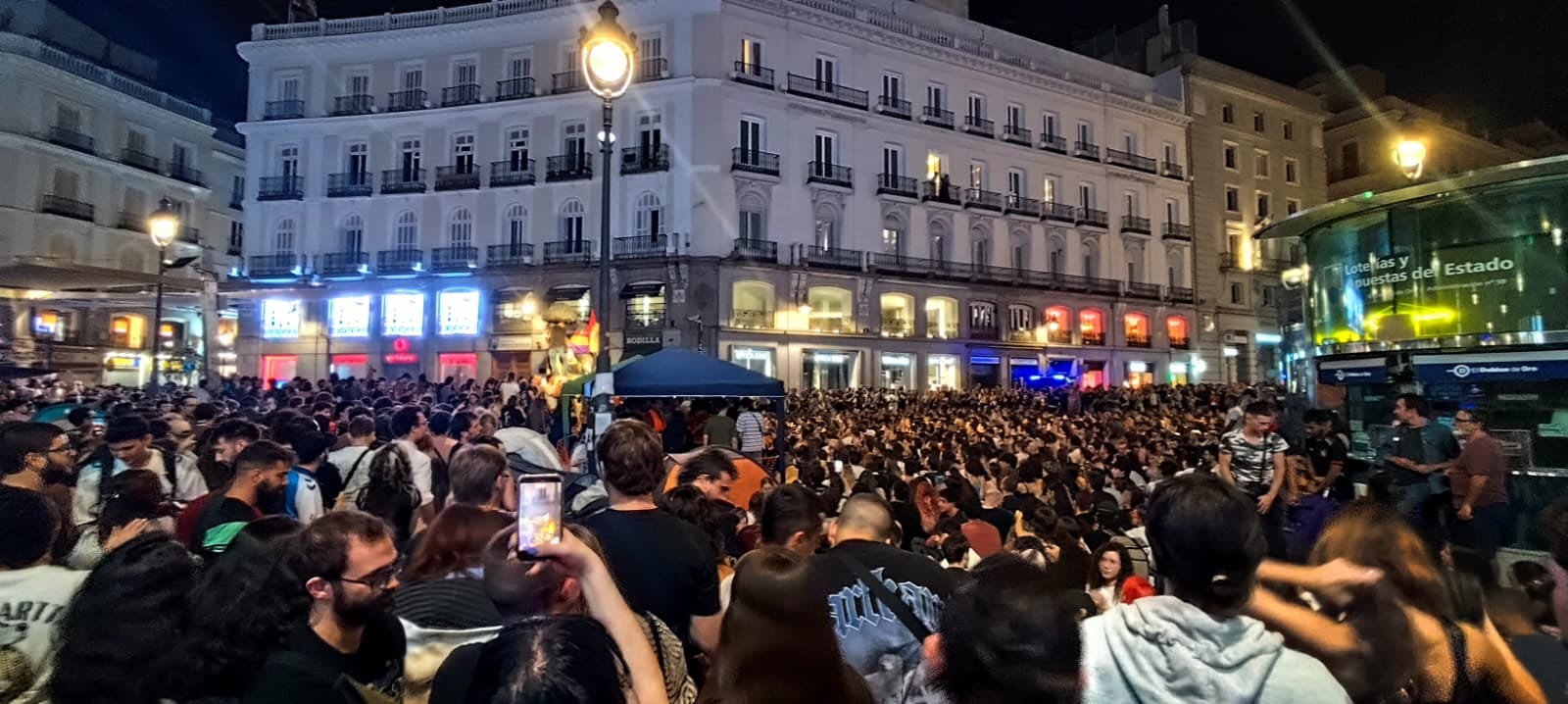 Ellos por dinero, nosotras por amor