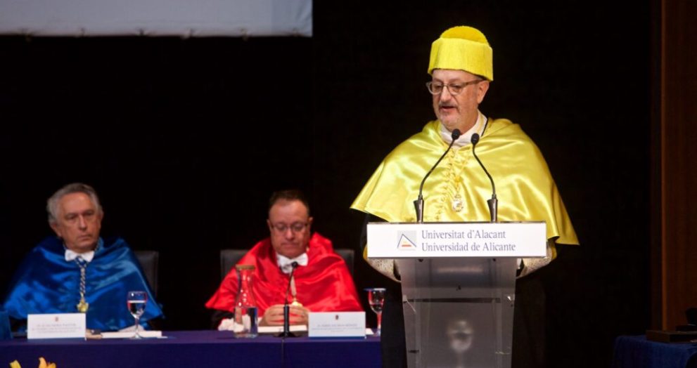 Saberlo bien y contarlo mejor: Nicolás Olea, doctor honoris causa